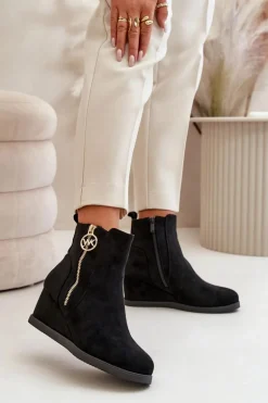 Ocieplane Botki Na Koturnie Z Ozdobnym Zamkiem Eko Zamszowe Czarne Leretha