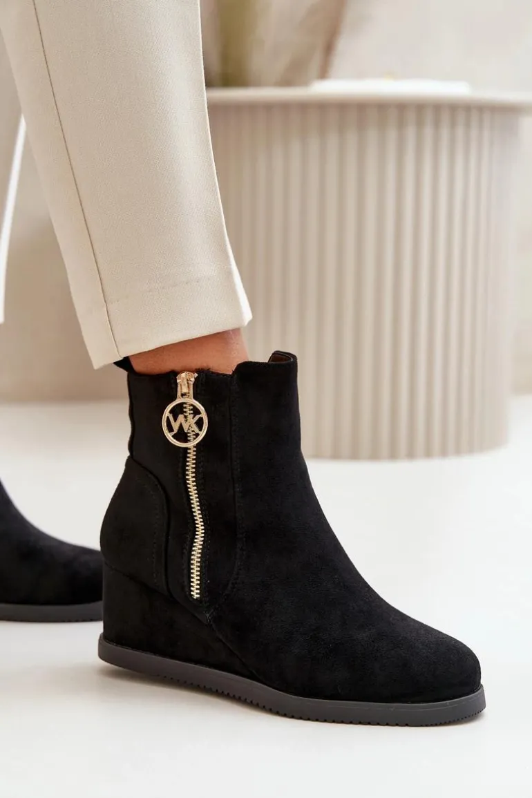 Ocieplane Botki Na Koturnie Z Ozdobnym Zamkiem Eko Zamszowe Czarne Leretha