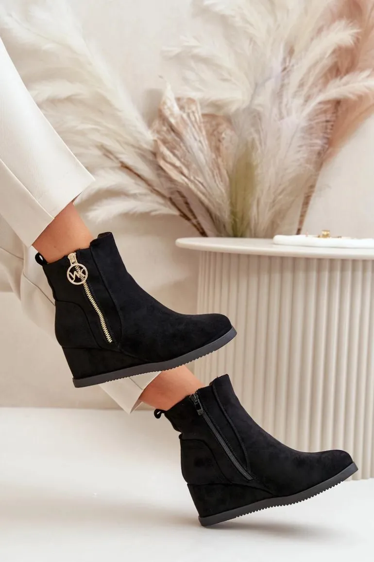 Ocieplane Botki Na Koturnie Z Ozdobnym Zamkiem Eko Zamszowe Czarne Leretha