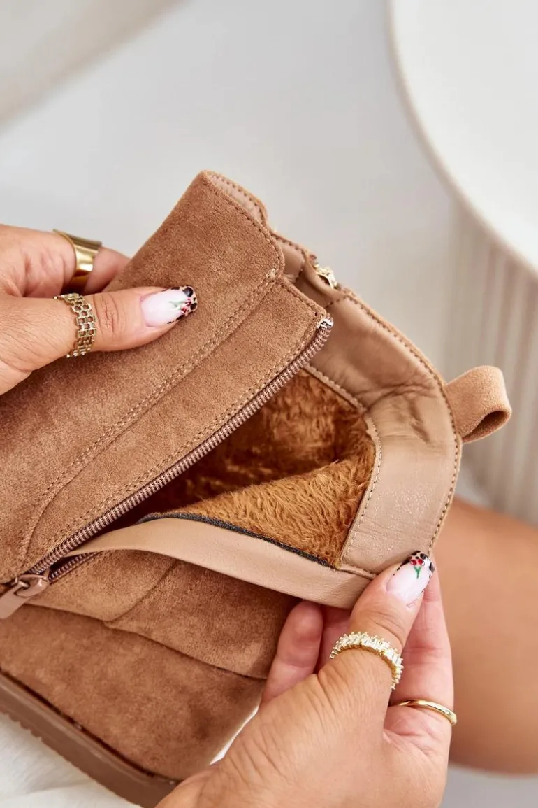 Ocieplane Botki Na Koturnie Z Ozdobnym Zamkiem Eko Zamszowe Camel Leretha