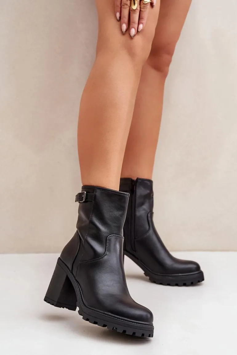 Ocieplane Botki Na Słupku Z Klamrą Czarne Selavia