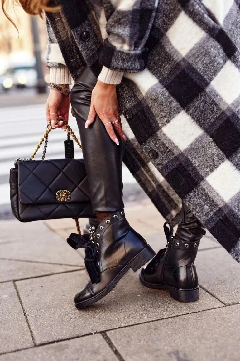 Ocieplane Botki Z Metalowymi Perełkami I Wstążką Czarne Perla