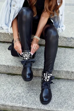 Ocieplane Botki Z Perełkami I Wstążką Czarne Perla