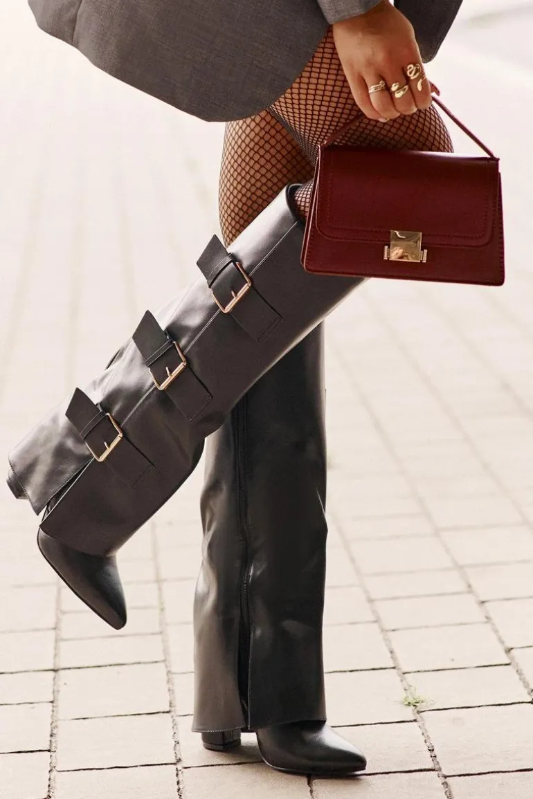 Ocieplane Kozaki Damskie Na Słupku Z Wywiniętą Cholewką I Klamrami Czarne Piregonia