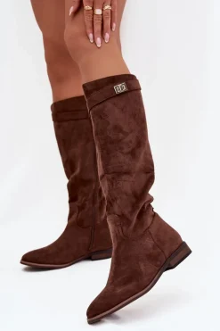 Ocieplane Kozaki Damskie Na Płaskim Obcasie Z Paskiem I Srebrnym Detalem Brązowe Geraline