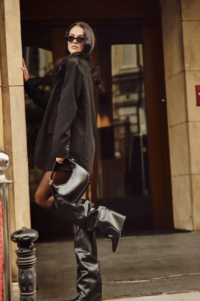 Ocieplane Kozaki Damskie Z Wywiniętą Cholewką Na Słupku Czarne Elivira