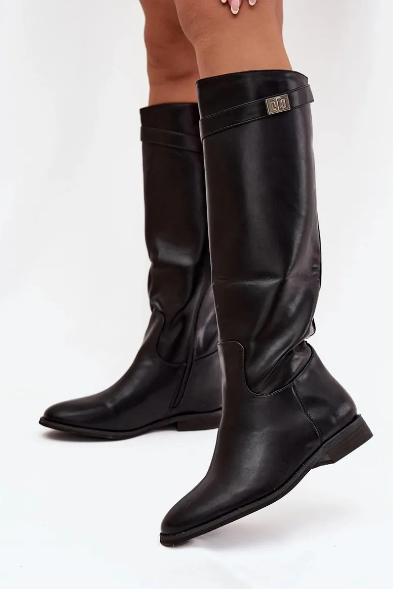 Ocieplane Kozaki Damskie Na Płaskim Obcasie Z Paskiem I Srebrnym Detalem Czarne Geraline