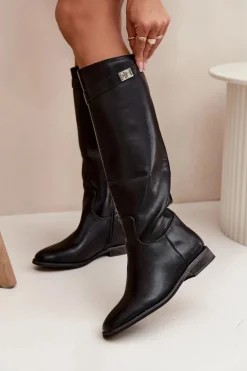 Ocieplane Kozaki Damskie Na Płaskim Obcasie Z Paskiem I Srebrnym Detalem Czarne Geraline