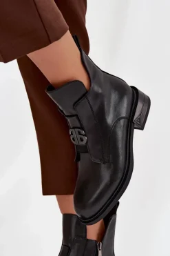 Ocieplane Skórzane Botki Damskie Z Ozdobnym Detalem Czarne Briselda