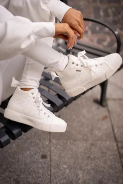 Ocieplane Trampki Damskie Z Przeszyciami Big Star OO274A479 Białe