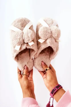 Papcie Futrzane Z Pomponami Beżowe Pamppy