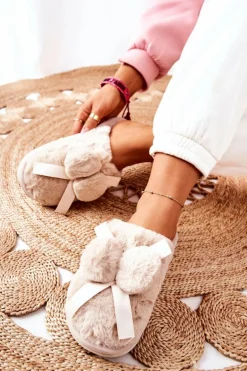 Papcie Futrzane Z Pomponami Beżowe Pamppy