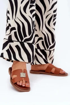 Płaskie Klapki Z Wycięciami I Ozdobą Camel Bohalis