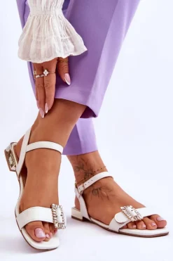 Płaskie Sandały Na Złotym Obcasie Białe Mindley