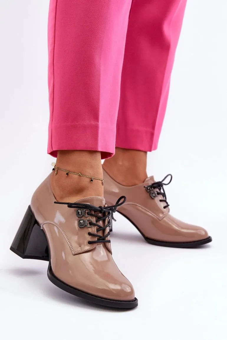 Półbuty Damskie Lakierowane Na Słupku Beżowe Nelione