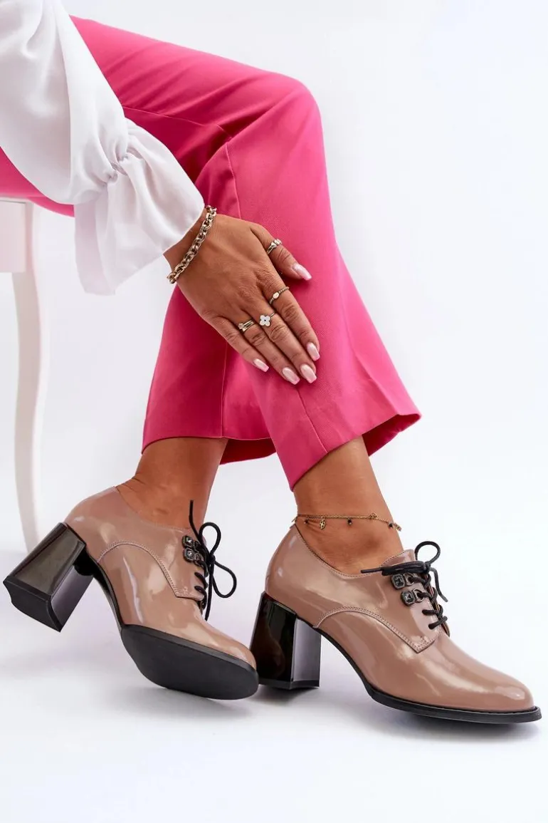 Półbuty Damskie Lakierowane Na Słupku Beżowe Nelione