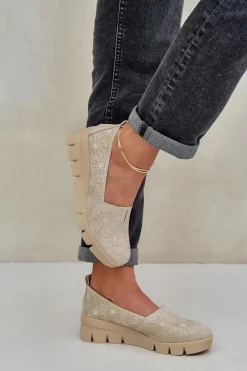 Półbuty Damskie Z Ażurowym Wzorem Na Koturnie Złote Lisvia