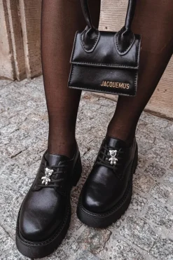 Półbuty Damskie Z Przypinką Eko Skórzane Czarne Laurea