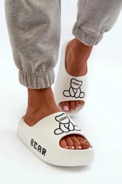 Piankowe Klapki Damskie Na Masywnej Podeszwie Z Misiem Białe Lamira