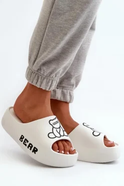 Piankowe Klapki Damskie Na Masywnej Podeszwie Z Misiem Białe Lamira