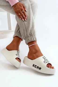 Piankowe Klapki Damskie Na Masywnej Podeszwie Z Misiem Białe Lamira