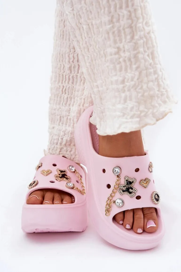 Piankowe Klapki Damskie Na Masywnej Platformie Ze Złotymi Przypinkami Różowe Ivoriel