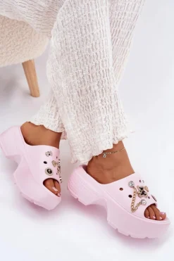Piankowe Klapki Damskie Na Masywnej Platformie Ze Złotymi Przypinkami Różowe Ivoriel