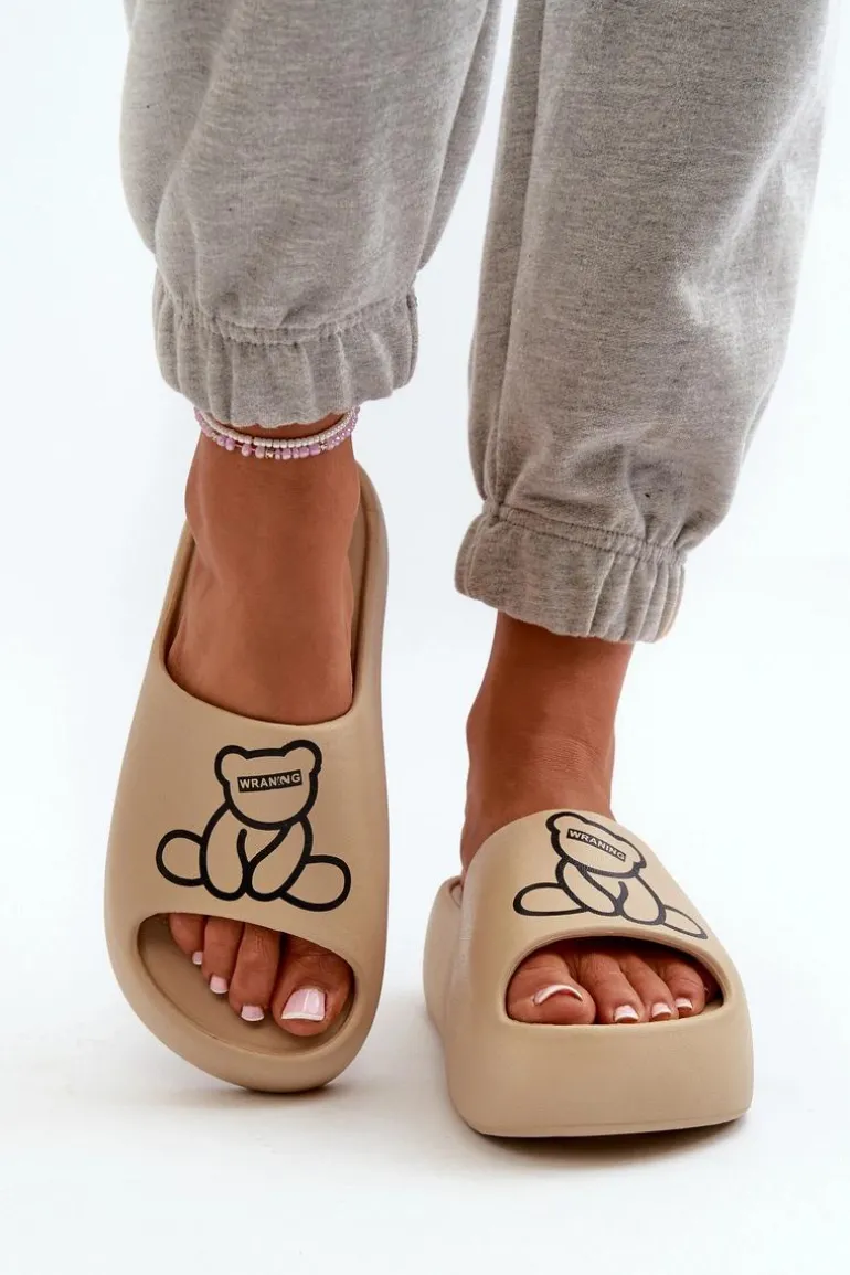 Piankowe Klapki Damskie Na Masywnej Podeszwie Z Misiem Ciemnobeżowe Lamira