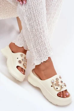 Piankowe Klapki Damskie Ze Złotymi Przypinkami Jasnobeżowe Hortiana