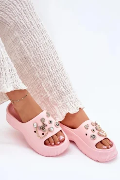 Piankowe Klapki Damskie Ze Złotymi Przypinkami Różowe Hortiana