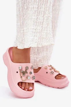 Piankowe Klapki Damskie Ze Złotymi Przypinkami Różowe Hortiana