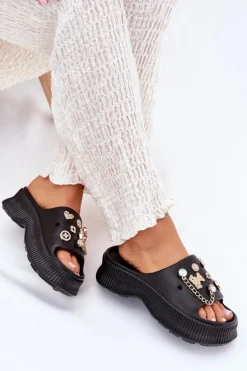 Piankowe Klapki Damskie Ze Złotymi Przypinkami Czarne Hortiana