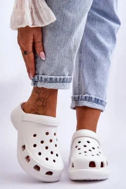 Piankowe Klapki Kroksy Na Masywnej Podeszwie Białe Katniss