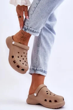 Piankowe Klapki Kroksy Na Masywnej Podeszwie Beżowe Katniss