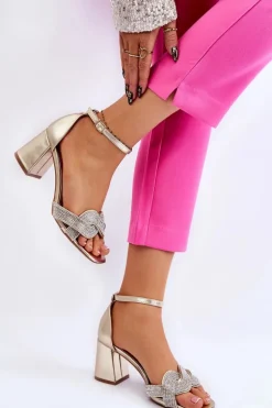 Sandałki Na Niskim Obcasie Z Dżetami Złote Monra