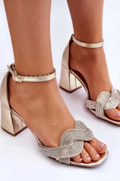 Sandałki Na Niskim Obcasie Z Dżetami Złote Monra