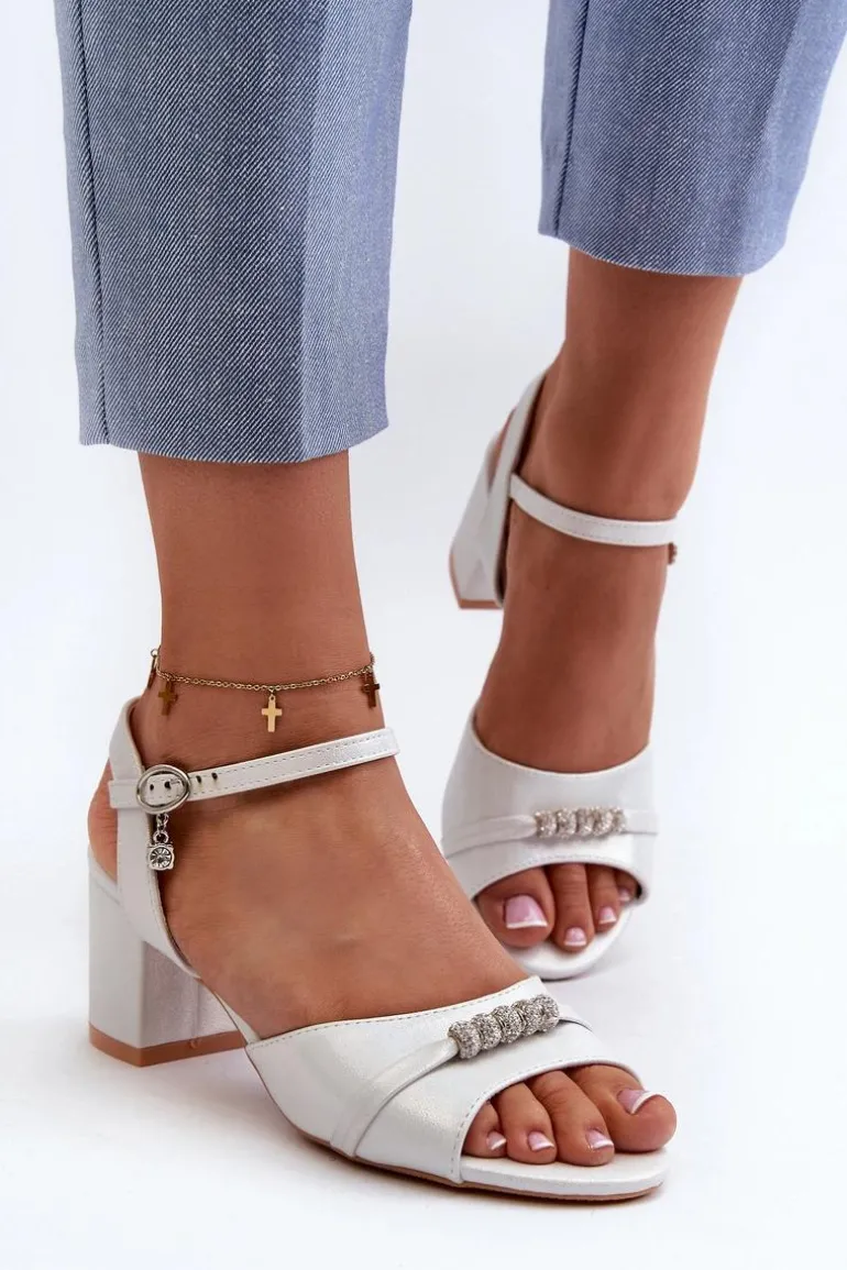 Sandały Damskie Eko Skórzane Na Słupku Z Ozdobami Srebrne Narhi