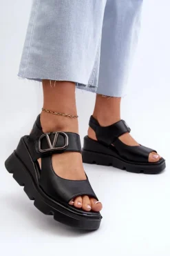 Sandały Damskie Na Koturnie I Platformie Z Eko Skóry Czarne Triaola