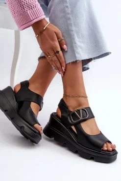 Sandały Damskie Na Koturnie I Platformie Z Eko Skóry Czarne Triaola