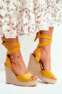 Sandały Damskie Na Koturnie Wiązane Żółte Belleza