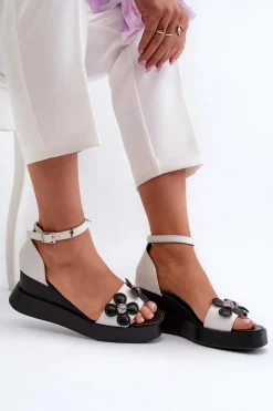 Sandały Damskie Na Platformie I Koturnie Z Kwiatami Białe Foviana