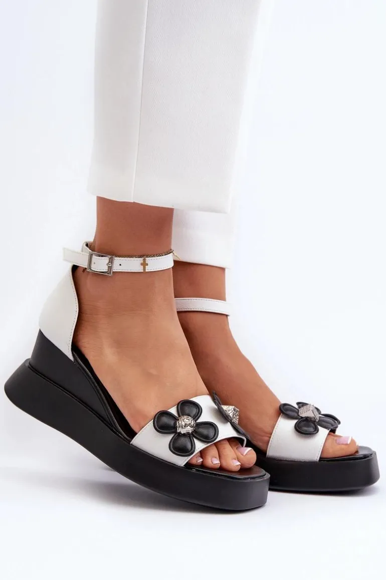 Sandały Damskie Na Platformie I Koturnie Z Kwiatami Białe Foviana
