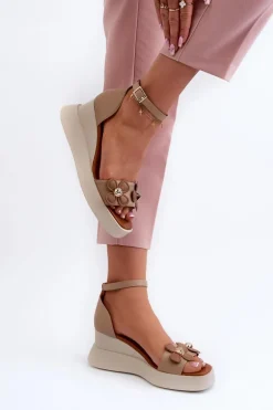 Sandały Damskie Na Platformie I Koturnie Z Kwiatami Beżowe Foviana