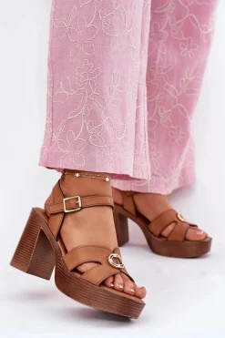 Sandały Damskie Na Słupku Ze Złotą Ozdobą Camel Nusorilis