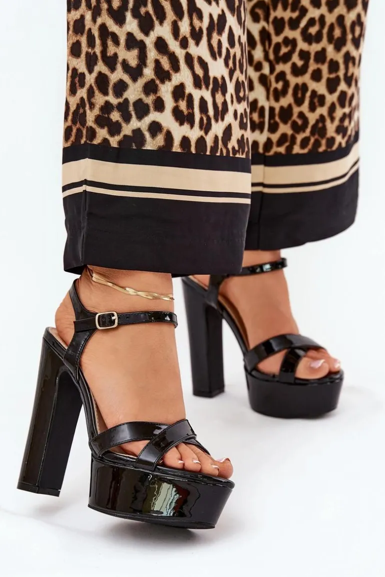 Sandały Damskie Na Wysokim Słupku I Platformie Lakierowane Czarne Jovenes