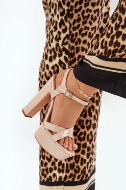 Sandały Damskie Na Wysokim Słupku I Platformie Lakierowane Beżowe Jovenes