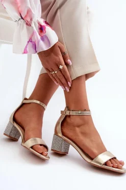 Sandały Damskie Z Eko Skóry Na Zdobionym Obcasie Złote Wiatalia