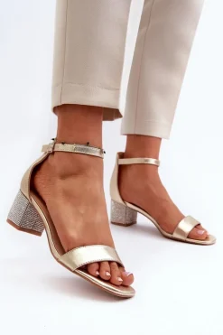 Sandały Damskie Z Eko Skóry Na Zdobionym Obcasie Złote Wiatalia