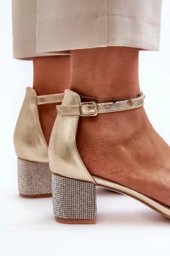 Sandały Damskie Z Eko Skóry Na Zdobionym Obcasie Złote Wiatalia