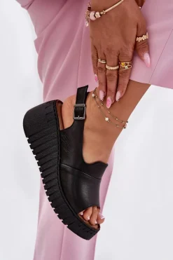 Sandały Damskie Z Naturalnej Skóry Na Koturnie Artiker 54C0791 Czarne